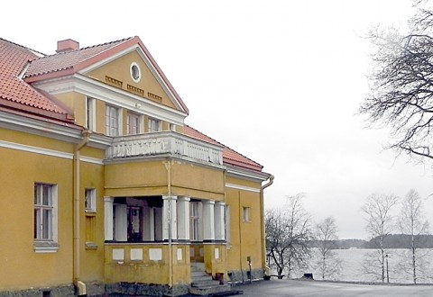 Jos Tyrvään pappila päätetään myydä, lohkaistavasta määräalasta riippuen sen hinta tulee liikkumaan 400 000 – 600 000 eurossa.