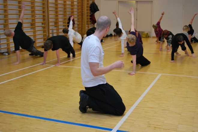 Ville Köngäs ja FunFolkia Äetsän kansanmusiikkitapahtumassa.