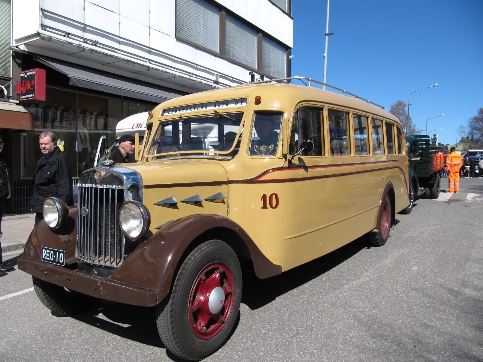 vappuparaati, REO GB 192 Satakunna Liikenne - Alueviesti