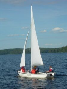 Karkun Samoojat purjeveneilee