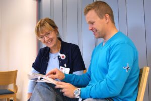 fysioterapeutti Tuija Lindholm, liikuntakoordinaattori Timo Järvinen