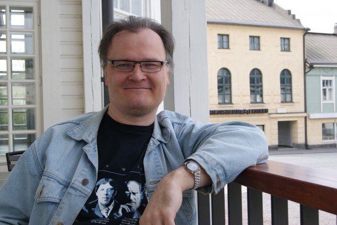 Jukka-Pekka Palviaiselta valmistuu seuraavaksi nuortenromaani, jossa tyttö ja poika lähtevät yhdessä karkumatkalle läpi eteläisen Suomen.