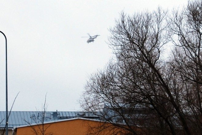 Rajavartiolaitoksen helikopteri Huittisten yllä