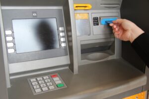 pankkiautomaatti