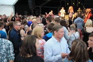 Yleisössä oli tungosta Elokuun keikan aikana.