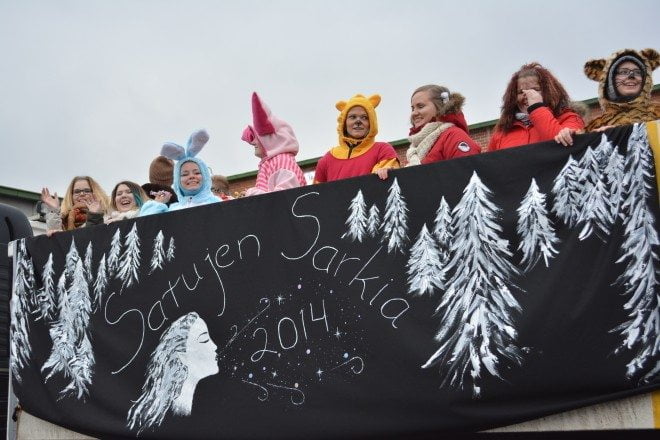 Sarkia-lukion penkkariauto. Kuva: Heli Tala. 