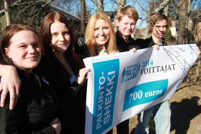 Riilin voiton vei Minka Leppäsen (vasemmalla), Veera Koivulan, Josefiina Järän, Lasse Keinosen ja Henrik Mäen Innovaattorit-joukkue.