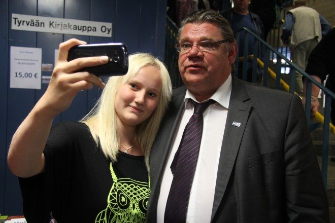 Anna Mäenpää halusi kuvata itsensä Timo Soinin kanssa.