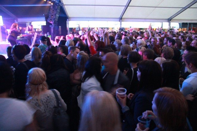 Kaija vei yleisön tunnelmasta toiseen.