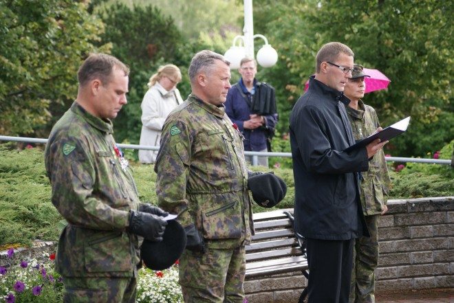 Sotilasvakuutuksen esilukijana toimi kunnanjohtaja Lauri Inna.