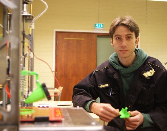Metallialaa toista vuotta opiskeleva Vlad Kislovski päätti valmistaa 3D-tulostimen, sillä hän on aina ollut kiinnostunut tekniikasta ja elektroniikasta.