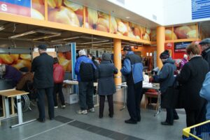 ennakkoäänestys torikeskuksessa