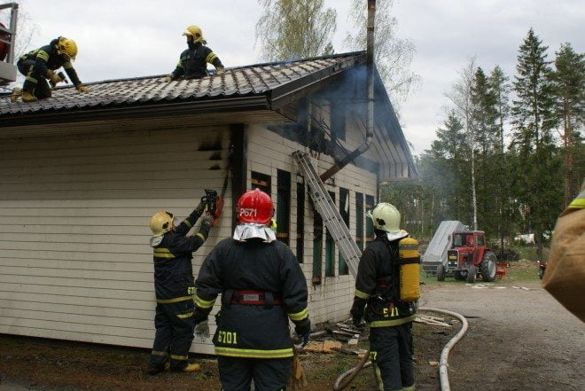 tulipalon sammutustöitä
