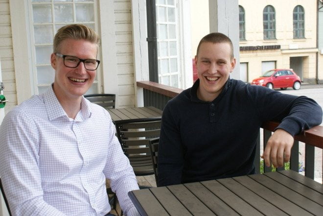 Kimmo Suoniemi luottaa kokoomukseen, sillä se on hänen mielestään ainoa puolue, joka ajaa yhteiskuntaa, jossa ahkeruus, yrittäminen ja työnteko palkitaan. Samalla pidetään lähimmäisitä ja heikoista huolta. Niko Pikkuaholle keskusta edustaa maanläheisiä arvoja, politiikkaa, joka toimii myös käytännössä.
