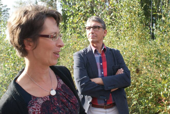 Kristillisdemokraattien puheenjohtaja Sari Essaayh ja puolueen 2. varapuheenjohtaja Sauli Ahvenjärvi Huittisten Vampulassa.