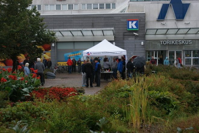 Mielenilmaus sujui rauhallisesti muutamien kymmenien ihmisten voimin.