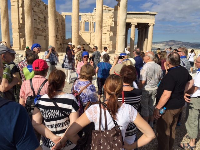 Akropolis-kukkulalla riitti ihmeteltävää.