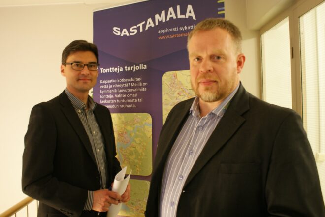 Mikko Nieminen ja Markku Nikkilä kertoivat Elastopolin uusista kuviosta.
