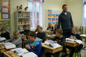 Oppitunti Karkun koulussa