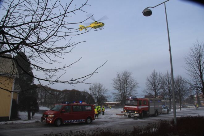 Medi-heli kuljetti vakavasti loukkaantuneen kuljettajan sairaalahoitoon.