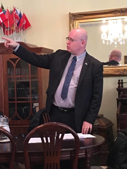 Kaupunkilehtien seminaarissa Helsingissä puhunut Jari Lindström väläytti ajatusta "lisäporkkanasta" kuntapaikkojen saamiseksi.
