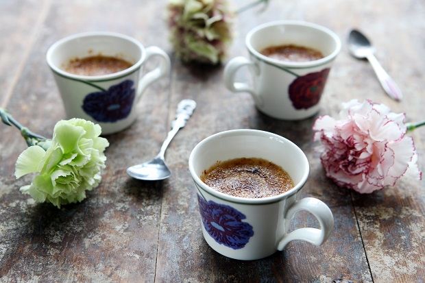 Raparperi-paahtovanukas