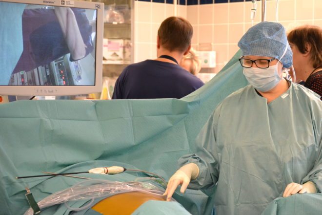 Toukokuussa kaksi vuotta sitten Vammalan aluesairaalan päiväkirurgia täytti 10 vuotta. Avoimien ovien päivänä sairaanhoitaja Kirsi Pajuranta esitteli yleisölle sappikivileikkauksen hienouksia.