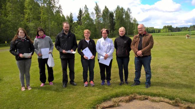 4H-liiton toimitusjohtaja Seppo Hassinen jakoi ansiomerkit yhdessä puheenjohtaja Heli Haapaniemen kanssa toiminnassa ansioituneille luottamushenkilöille. Hopeisen ansiomerkin saivat Jaana Kiuru (hallituksessa vuodesta 2002 alkaen), Olli Pakula (2002-2014) ja Heli Nurmi (2004-2013). Pronssisen ansiomerkin saivat Mikko Suominen (2003-2009), Marjaana Laaja (2003-2009), Kaisa Holma (2008-2014), Ilkka Ekojärvi (2009-) ja Salla Lesonen (2010-).