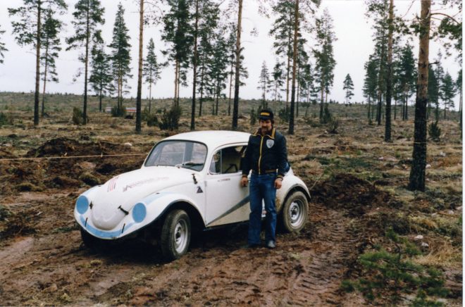 Martti Lehtinen puolestaan on vannoutunut Volkkari-mies. Hän muistelee ajaneensa kaikki jokkiskisansa Kuplalla.