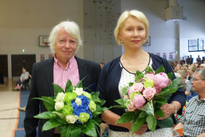 Jukka Mäkinen ja Raisa Cacciatore saivat Warelius-palkinnon.