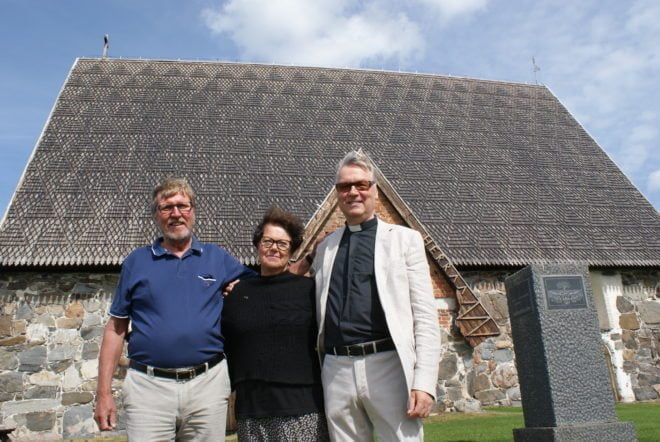 Kolmen kopla Järvinen-Vuorenoja-Ojansivu seurasi aitiopaikalta Tyrvään Pyhän Olavin kirkon nostattamista tuhkasta. "Jos kunniaa jaettaisiin, kuuluisi se tietysti niille talkoolaisille, jotka yhteensä lähes kymmenen vuoden ajan uurastivat kirkon hyväksi sekä työnjohtajille Tapio Vainiolle, Veikko Niukkaselle ja Esko Kangasniemelle", he korostavat.
