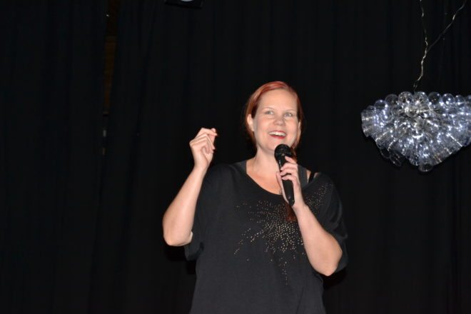 Johanna Tohni on nähty muun muassa Ylen Naurun tasapaino -ohjelmassa.