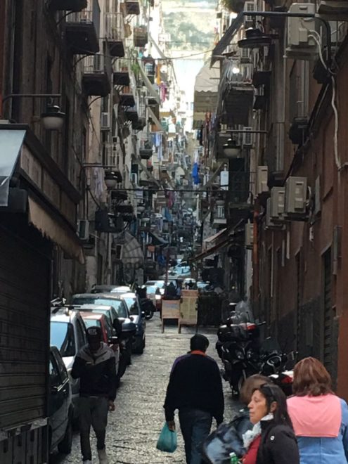 Napoli itsessään oli myös kokemus. Aito, kaoottinen ja rouhea, mutta myös kiehtova miljoonakaupunki.
