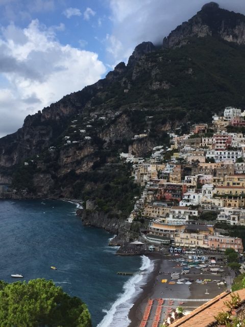 Amalfi on yksi Italian kauneimmista rannikoista ja sen romanttiset kaupungit maailmankuuluja. Tässä pala kuuluisaa Positanoa.