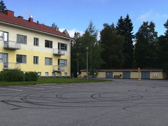 Muistolan koulun pihaa