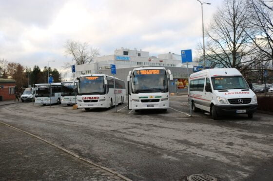 Linja-autoasema, busseja