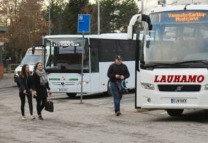 bussiasemalla, joukkoliikenne, linja-autot