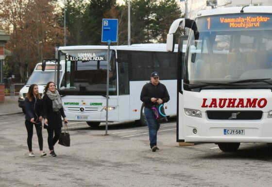 bussiasemalla, joukkoliikenne, linja-autot