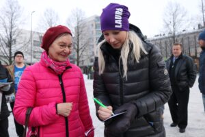Sirkka Laaksonen ja Laura Huhtasaari