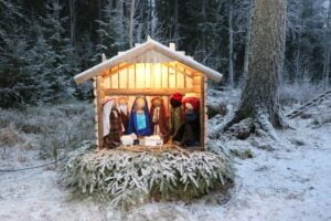 02c. Jouluseimi, hahmot 1,5 litran pulloista