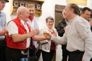 Herkkujuustola, Peter, isa ja veli