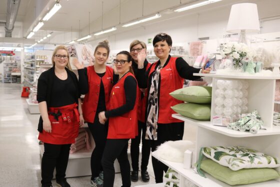 työntekijöitä, Löytötexin avajaiset