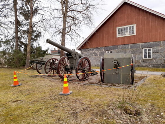veteraanimuistomerkki tykki tykit kivinavetta