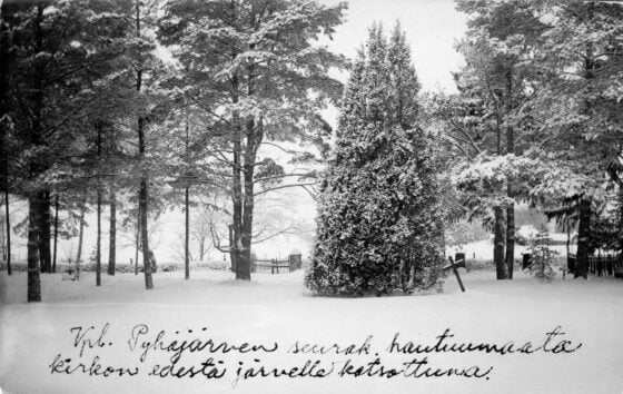 Pyhajarven_kirkolta_hautausmaalle_Kuvaaja_tuntematon_