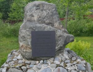 Santti, muistomerkki