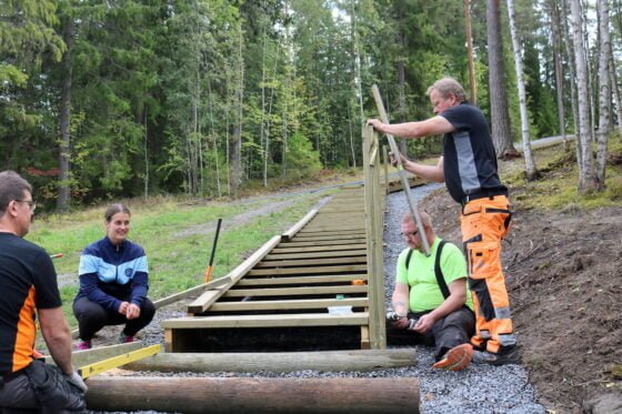 Kiikan kuntoportaat Sanna ja talkoomiehet