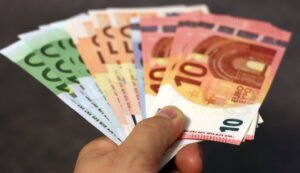 raha kateinen euro maksu