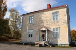 Kiikan kirjasto ulkoa Kiikka