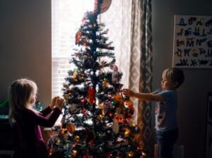 joulu joulukuusi lapset lapsi koristelu koristella