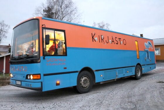 sastamalan kirjastoauto herra hakkarainen lainaaminen kirjasto
